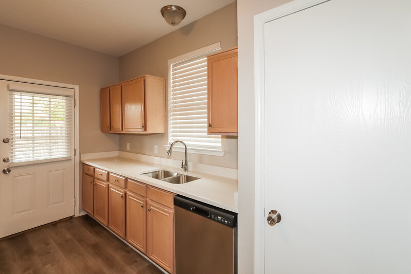 2,175/Mo, 7213 Park Creek Cir W Fort Worth, TX 76137 Kitchen View
