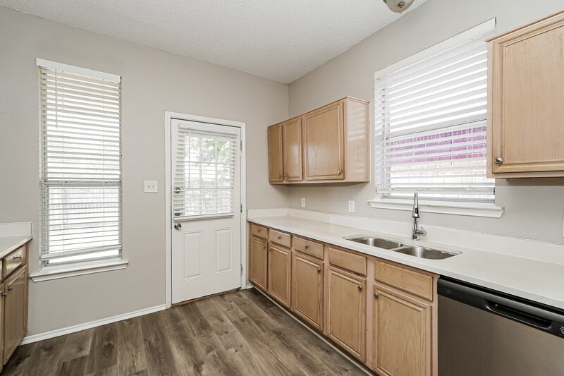 2,070/Mo, 7213 Park Creek Cir W Fort Worth, TX 76137 Kitchen View 2