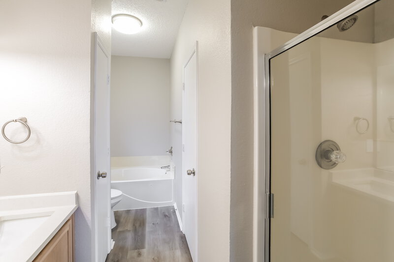 2,175/Mo, 7213 Park Creek Cir W Fort Worth, TX 76137 Main Bathroom View