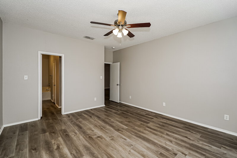 2,070/Mo, 7213 Park Creek Cir W Fort Worth, TX 76137 Main Bedroom View 2