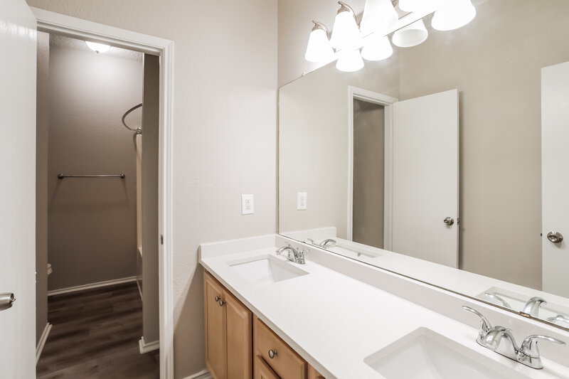 2,175/Mo, 7213 Park Creek Cir W Fort Worth, TX 76137 Bathroom View