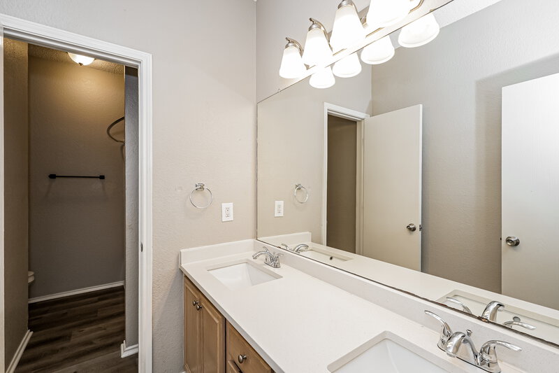 2,070/Mo, 7213 Park Creek Cir W Fort Worth, TX 76137 Bathroom View