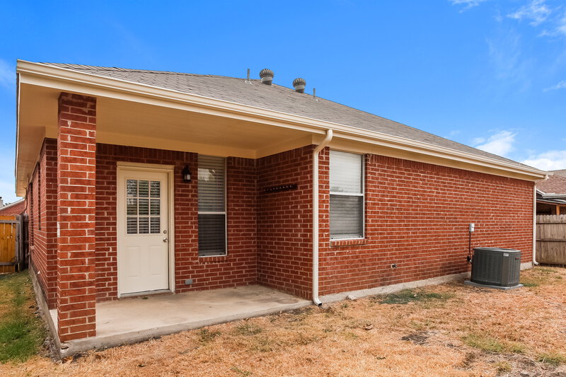 2,175/Mo, 7213 Park Creek Cir W Fort Worth, TX 76137 Rear View
