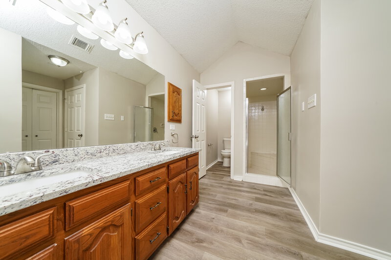 2,075/Mo, 601 Wedgewood Dr Mesquite, TX 75150 Main Bathroom View