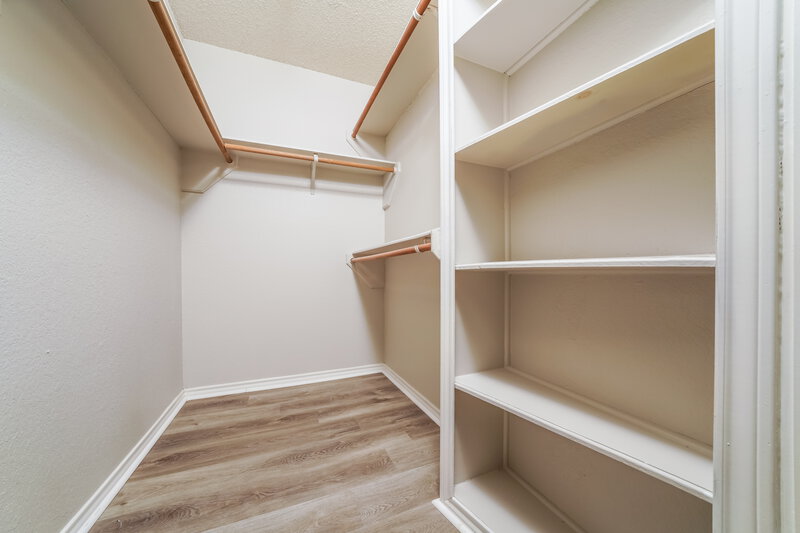 2,075/Mo, 601 Wedgewood Dr Mesquite, TX 75150 Walk In Closet View