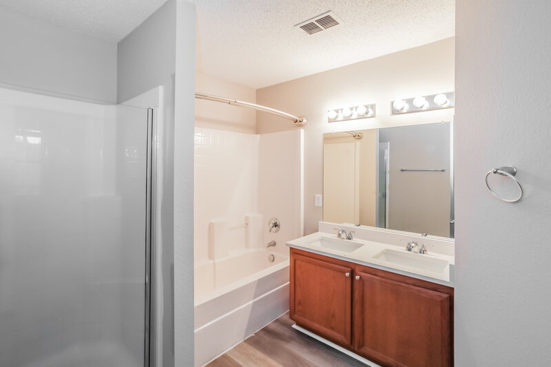 2,080/Mo, 2141 Shawnee Trl Justin, TX 76247 Main Bathroom View