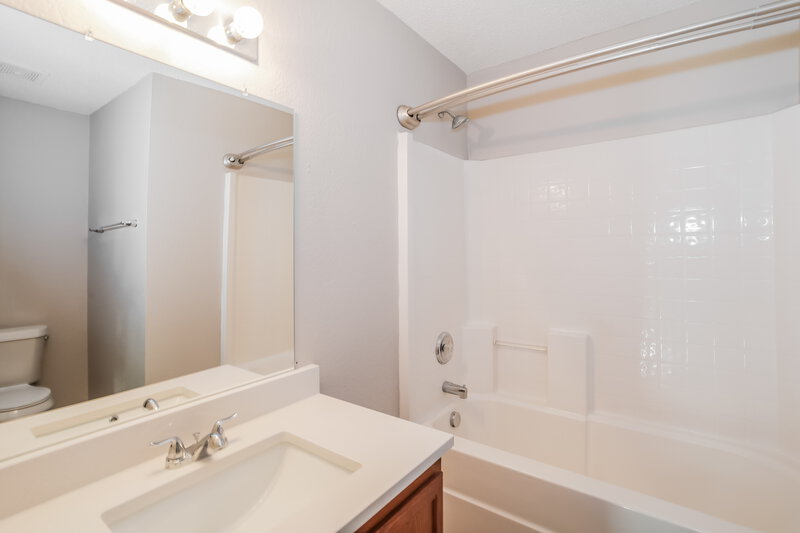 2,080/Mo, 2141 Shawnee Trl Justin, TX 76247 Bathroom View