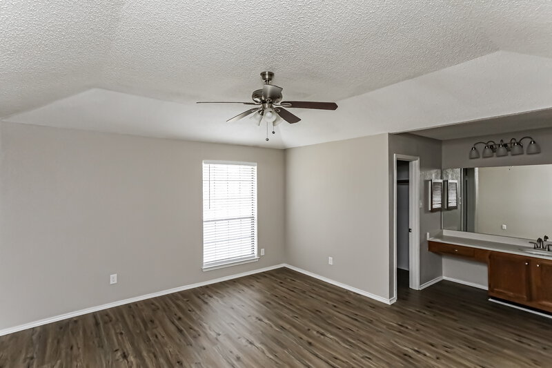 1,985/Mo, 2618 San Saba St Mesquite, TX 75150 Main Bedroom View
