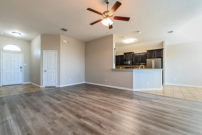 1,925/Mo, 106 Jennie Ct Ferris, TX 75125 Living Room View