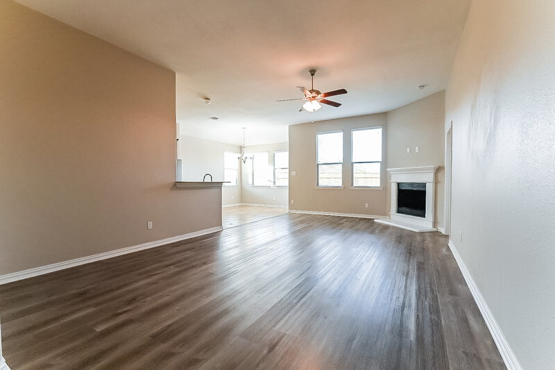 1,925/Mo, 106 Jennie Ct Ferris, TX 75125 Living Room View 2