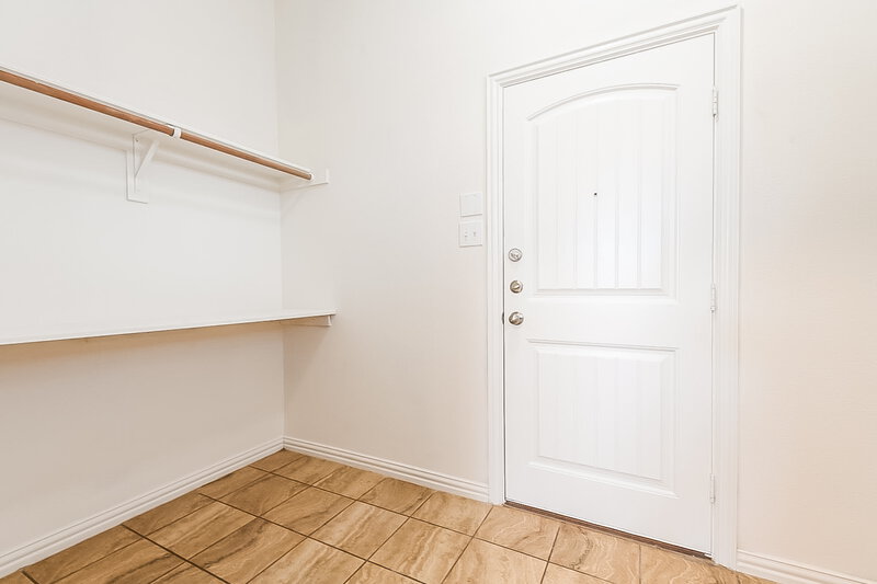 1,925/Mo, 106 Jennie Ct Ferris, TX 75125 Walk In Closet View