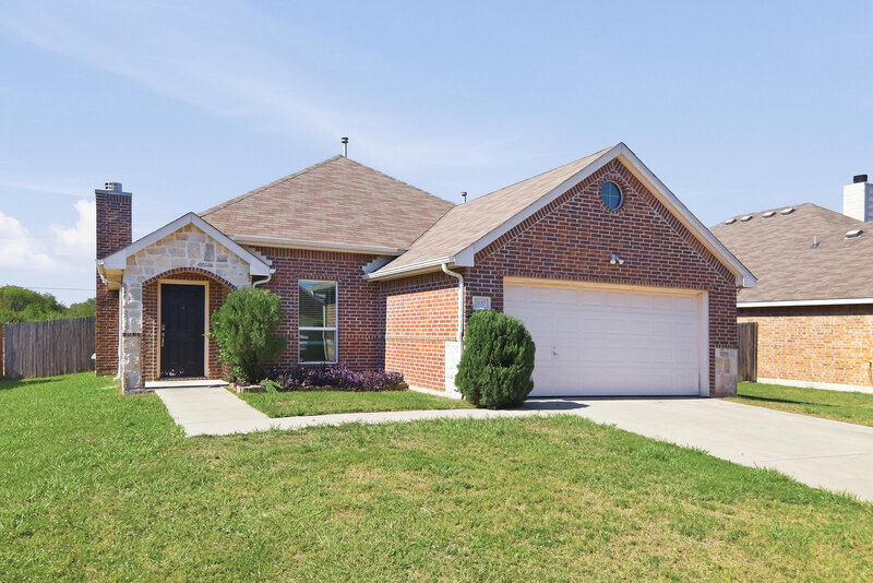 2,225/Mo, 1617 Meadowlark Ln Royse City, TX 75189 Front View