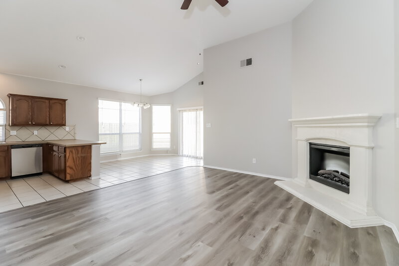 2,295/Mo, 1108 Melrose Dr Burleson, TX 76028 Living Room View 4
