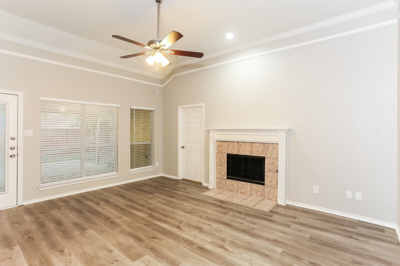 2,210/Mo, 5628 Indian Hill Dr Arlington, TX 76018 Living Room View 2