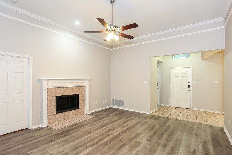 2,210/Mo, 5628 Indian Hill Dr Arlington, TX 76018 Living Room View 3