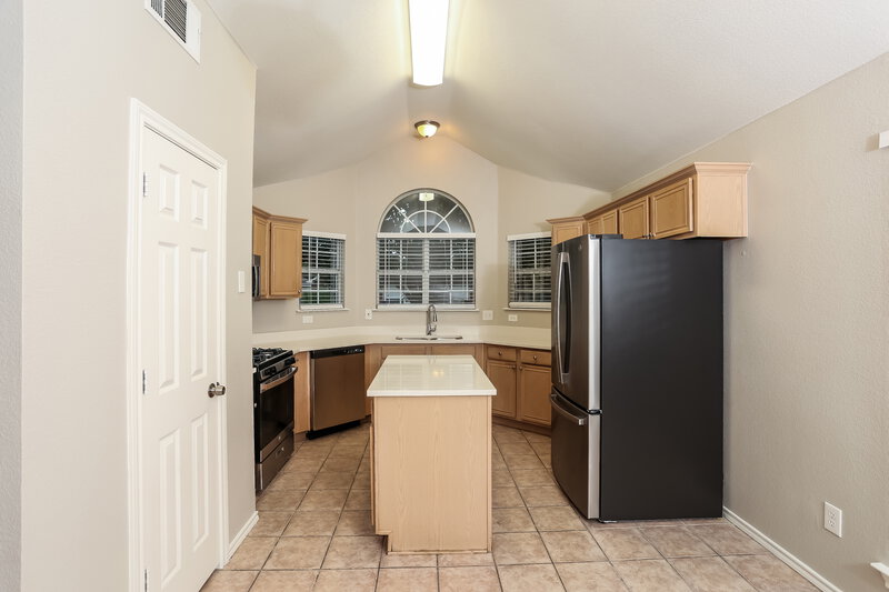 2,210/Mo, 5628 Indian Hill Dr Arlington, TX 76018 Kitchen View