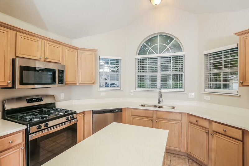 2,210/Mo, 5628 Indian Hill Dr Arlington, TX 76018 Kitchen View 2