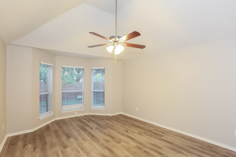 2,210/Mo, 5628 Indian Hill Dr Arlington, TX 76018 Main Bedroom View