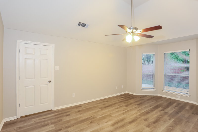 2,210/Mo, 5628 Indian Hill Dr Arlington, TX 76018 Main Bedroom View 2