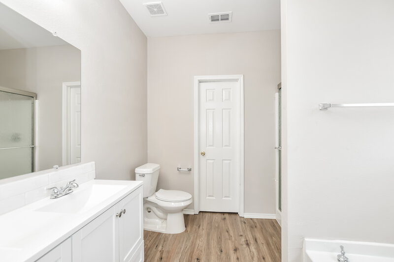 2,375/Mo, 3686 Juniper Hills Dr Rockwall, TX 75032 Main Bathroom View