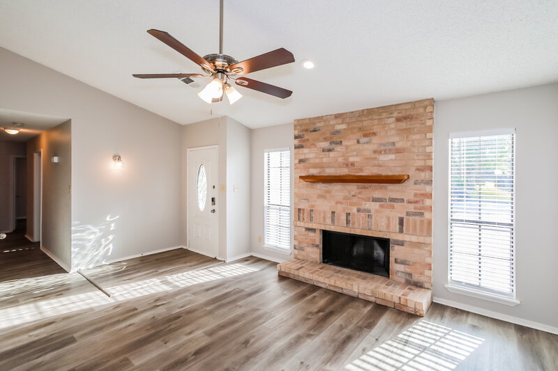 2,475/Mo, 7913 Eastwind Dr Fort Worth, TX 76137 Living Room View