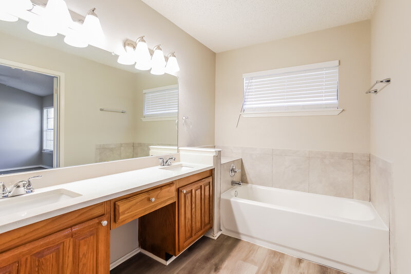 2,475/Mo, 7913 Eastwind Dr Fort Worth, TX 76137 Main Bathroom View