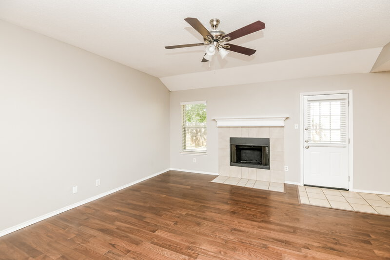 2,260/Mo, 1706 Tonya May Ln Mansfield, TX 76063 Living Room View 2