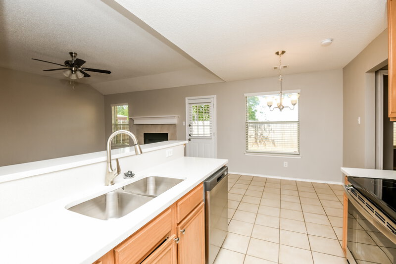 2,260/Mo, 1706 Tonya May Ln Mansfield, TX 76063 Kitchen View 4
