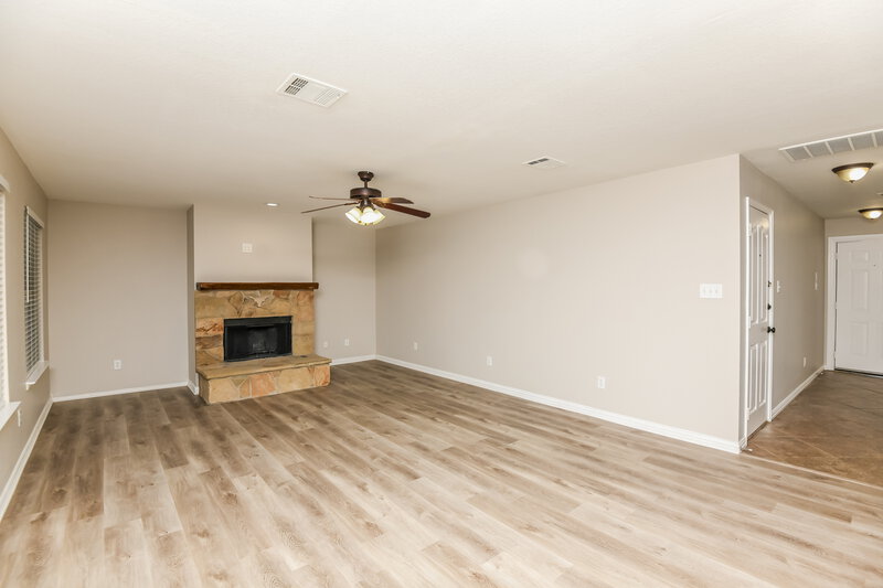 2,640/Mo, 301 Windy Hill Ln Fort Worth, TX 76108 Living Room View