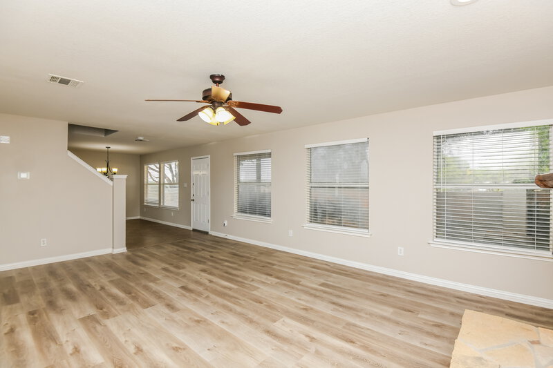 2,640/Mo, 301 Windy Hill Ln Fort Worth, TX 76108 Living Room View 2