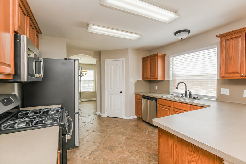 2,640/Mo, 301 Windy Hill Ln Fort Worth, TX 76108 Kitchen View