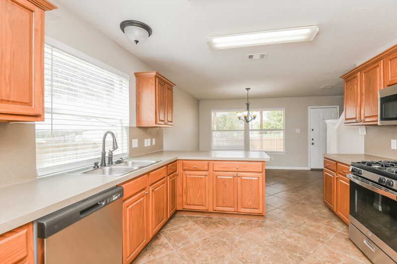 2,640/Mo, 301 Windy Hill Ln Fort Worth, TX 76108 Kitchen View 2