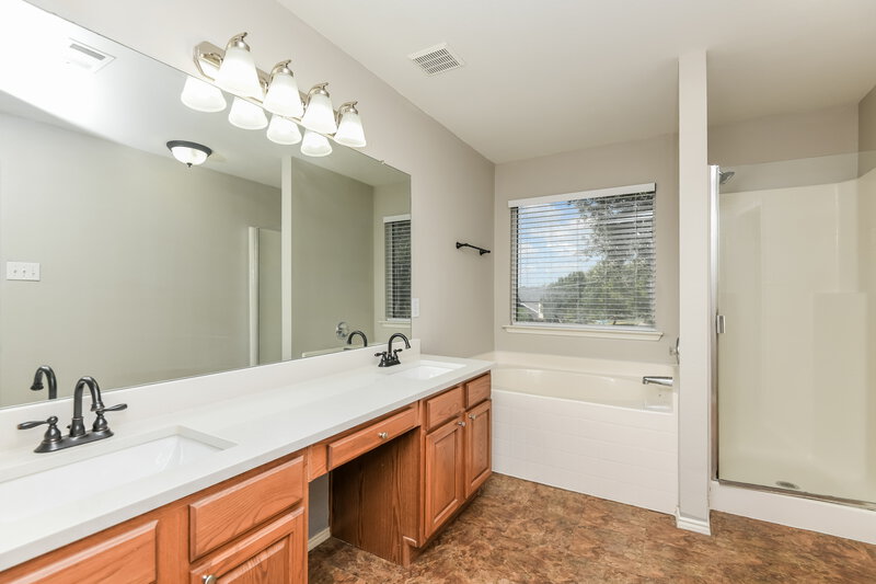 2,640/Mo, 301 Windy Hill Ln Fort Worth, TX 76108 Main Bathroom View