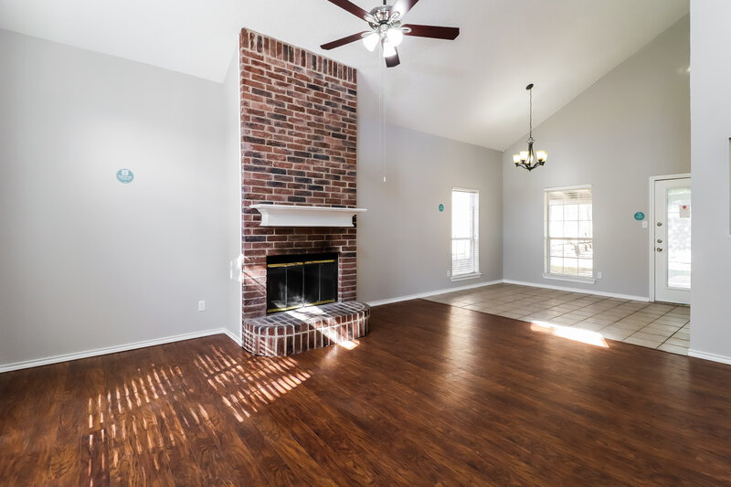 2,330/Mo, 716 Carette Dr Fort Worth, TX 76108 Living Room View