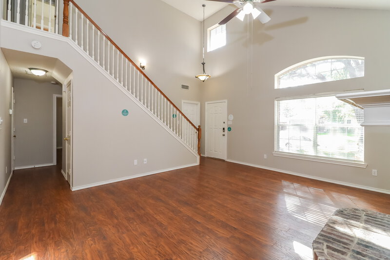 2,330/Mo, 716 Carette Dr Fort Worth, TX 76108 Living Room View 3