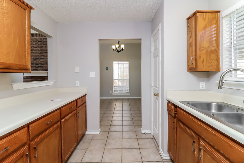 2,330/Mo, 716 Carette Dr Fort Worth, TX 76108 Kitchen View