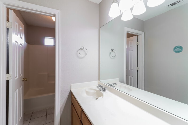 2,330/Mo, 716 Carette Dr Fort Worth, TX 76108 Bathroom View