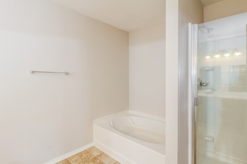 2,360/Mo, 12529 Nicholas Pl Rhome, TX 76078 Bathroom View 2