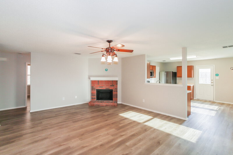 2,220/Mo, 3343 Lipizzan Dr Denton, TX 76210 Living Room View 2