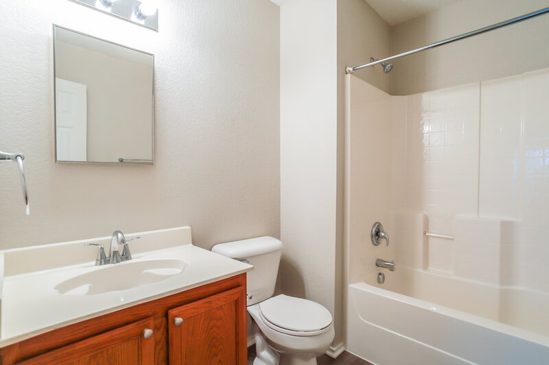 2,220/Mo, 3343 Lipizzan Dr Denton, TX 76210 Main Bathroom View