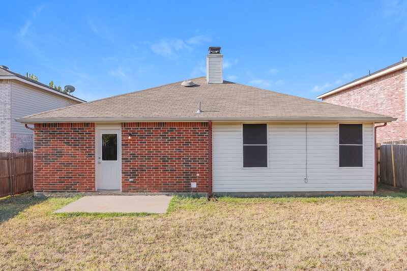 2,220/Mo, 3343 Lipizzan Dr Denton, TX 76210 Rear View