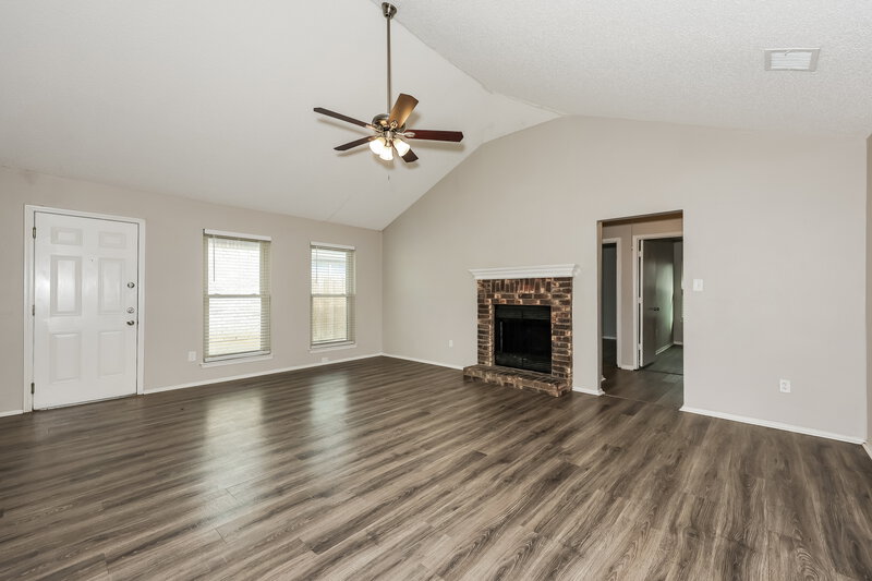 2,000/Mo, 1121 Cardinal Oaks Dr Mansfield, TX 76063 Living Room View 2