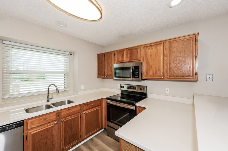 2,000/Mo, 1121 Cardinal Oaks Dr Mansfield, TX 76063 Kitchen View 3