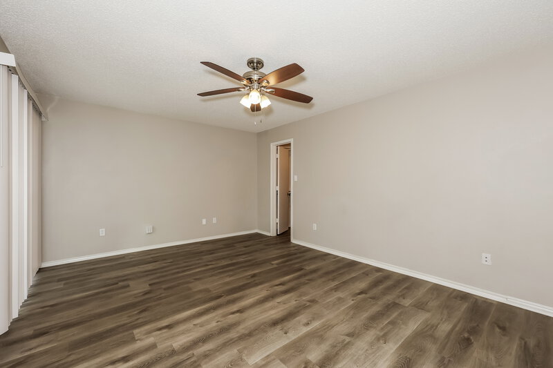 2,000/Mo, 1121 Cardinal Oaks Dr Mansfield, TX 76063 Main Bedroom View