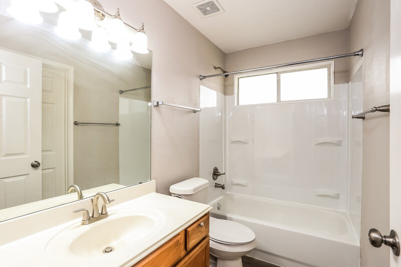 2,295/Mo, 4528 Lodestone Ln Fort Worth, TX 76123 Bathroom View