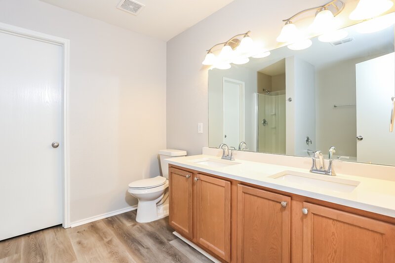 2,530/Mo, 9113 Troy Dr Fort Worth, TX 76123 Main Bathroom View