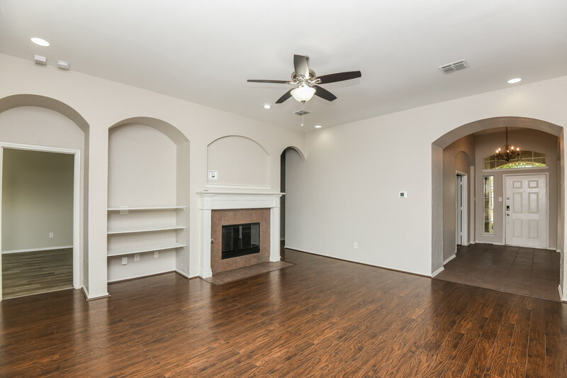 2,695/Mo, 337 Fort Edward Dr Arlington, TX 76002 Living Room View 2