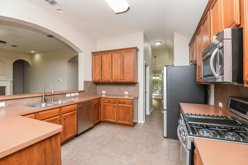 2,695/Mo, 337 Fort Edward Dr Arlington, TX 76002 Kitchen View 2