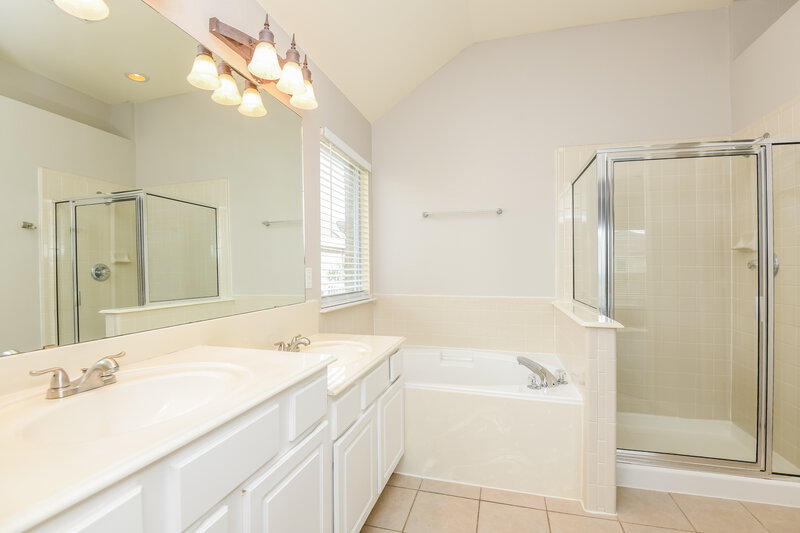 2,695/Mo, 337 Fort Edward Dr Arlington, TX 76002 Main Bathroom View