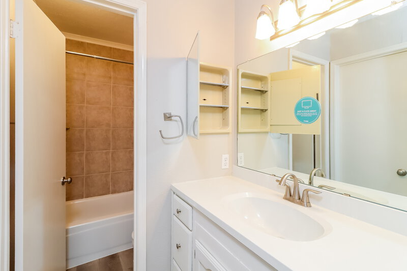 1,990/Mo, 6723 Old Stone Dr Fort Worth, TX 76137 Main Bathroom View